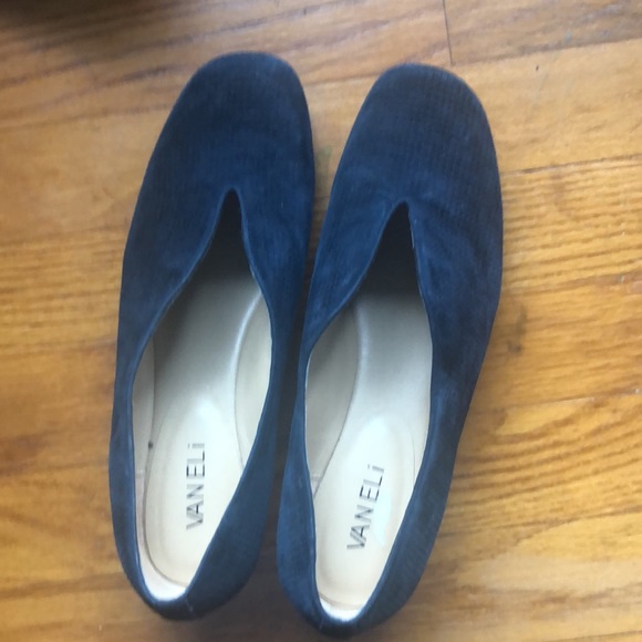 - Beautiful Vaneli sued Bleu shoes size 8,5 - Picture 3 of 8